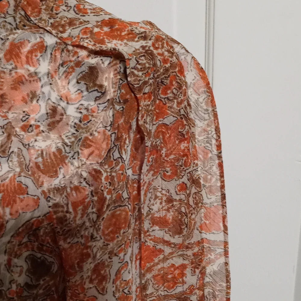 🆕 Antonio Melani - Sheer Floral Ruffled Top - Picture 9 of 10